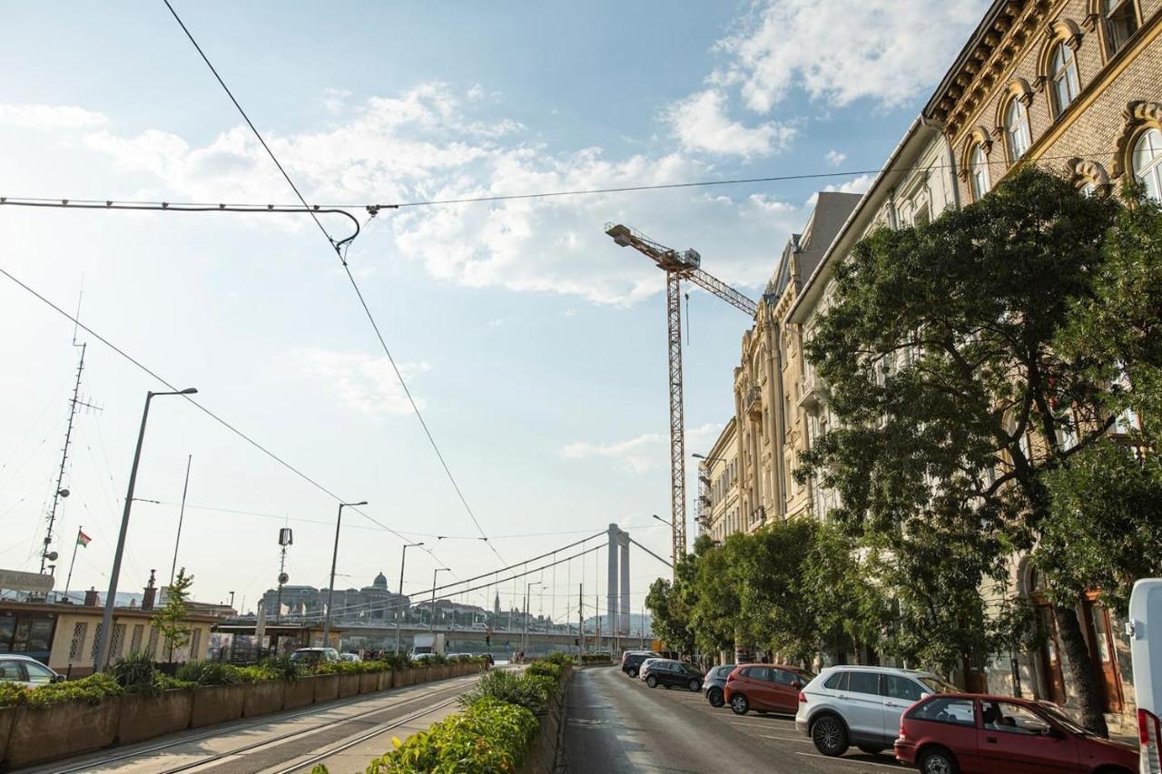 Danube Riverside Designer Apartment In City Center Budapest Exteriör bild